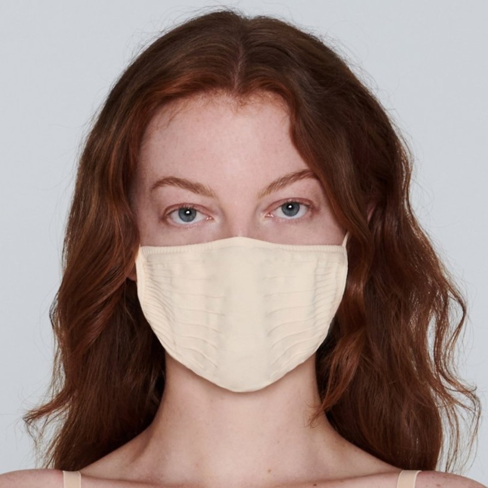 Skims face mask SAND only 5 more available